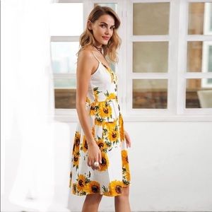 SOLD Sunflower Dress size small 🌻